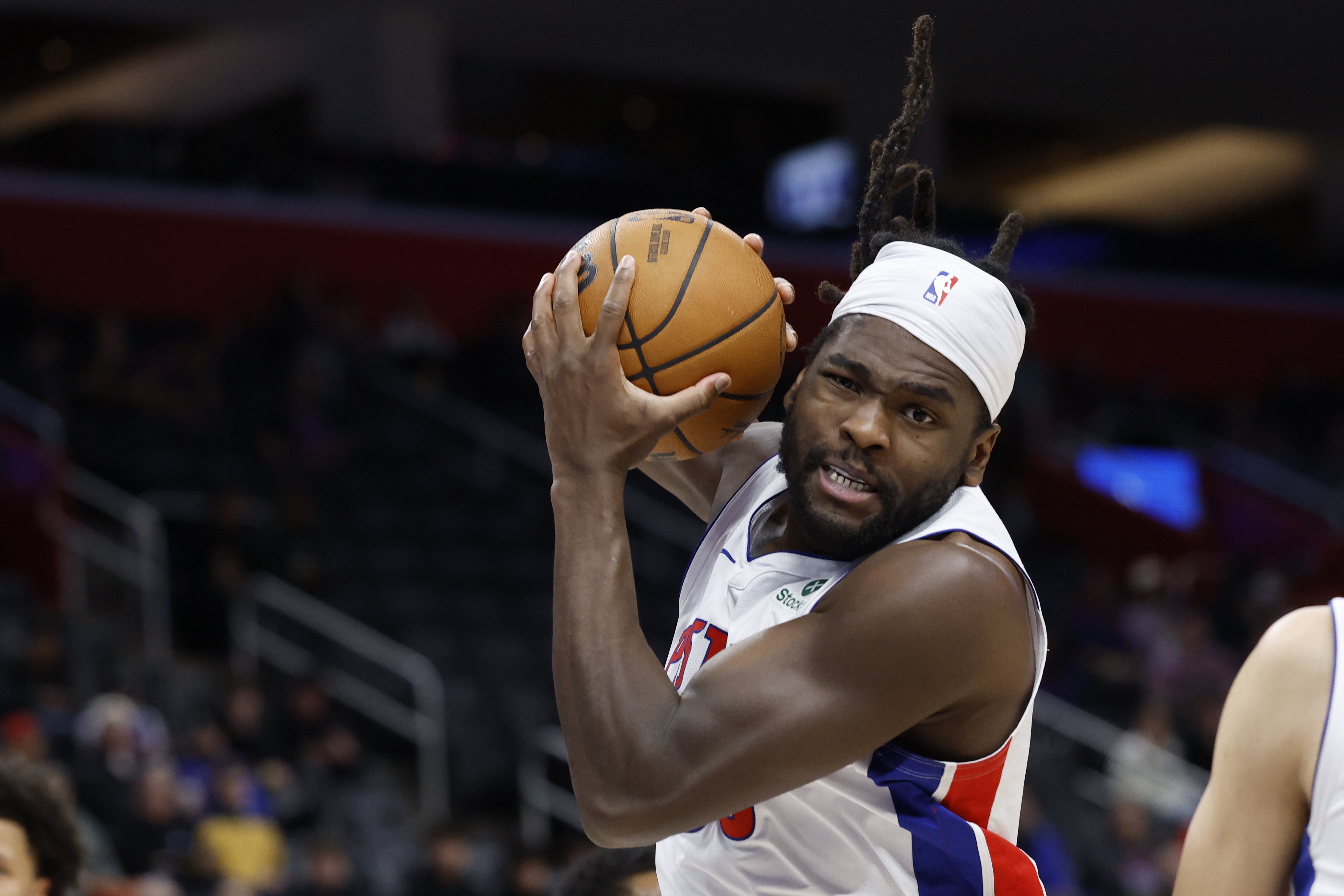 累积12个技犯+6个恶犯!薪资专家:很好奇NBA会如何处罚斯图尔特